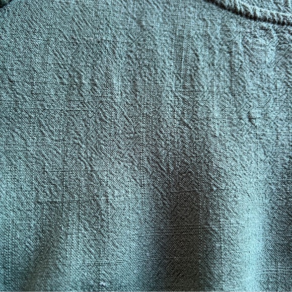 Umgee Linen Blend Top with Crochet Sleeves - Size XL/1X - Picture 7 of 16